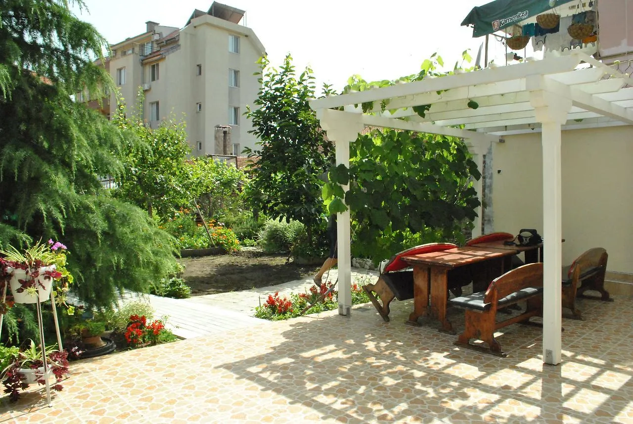 Veda Guest House Поморие